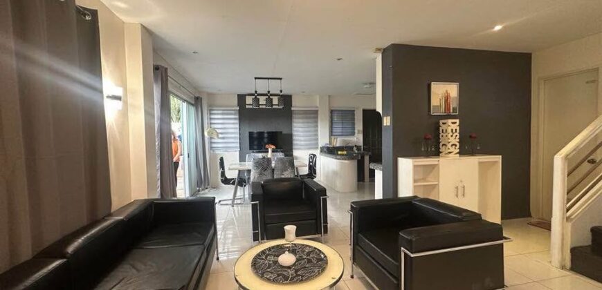 FOR SALE HOUSE WITH POOL