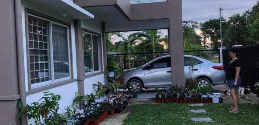 2-Storey Modern House for Sale with Balcony and 6 Door Apartment