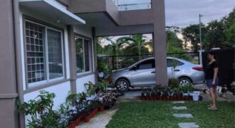 2-Storey Modern House for Sale with Balcony and 6 Door Apartment